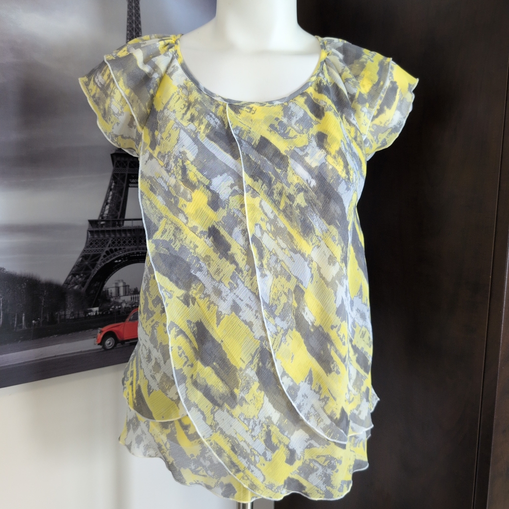 Ricki's Yellow and Gray Patterned Blouse - Picture 3 of 9